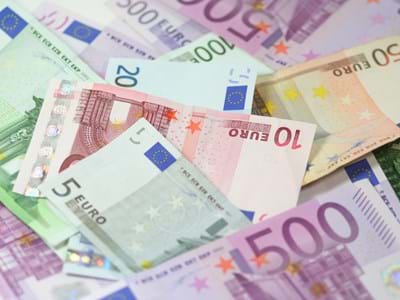 Geld_Scheine_currency-3077900.jpg