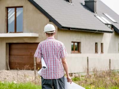 Haus mit Bauarbeiter_building-1080589.jpg