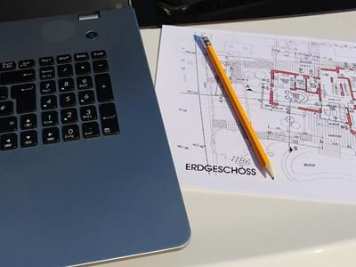 Bauplan_Bleistift_Laptop_building-plan-681308.jpg